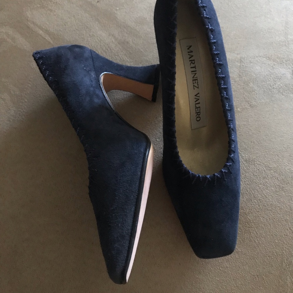 Martinez Valero dark blue suede pumps sz 5.5